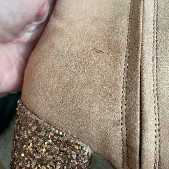 Trendy faux suede ankle boots with glitter heel. Size 8 - Picture 6 of 6